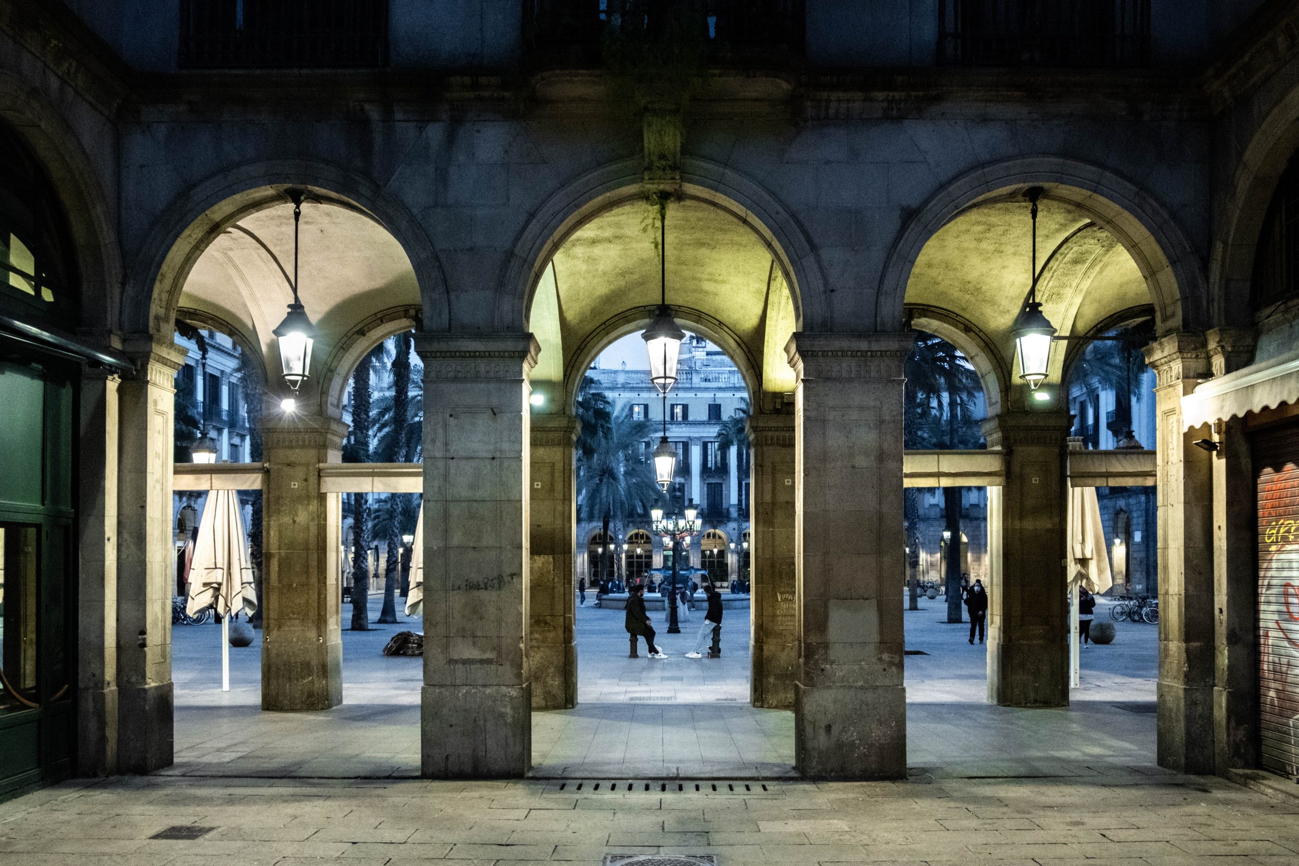 plaza reyal during the winter in barcelona