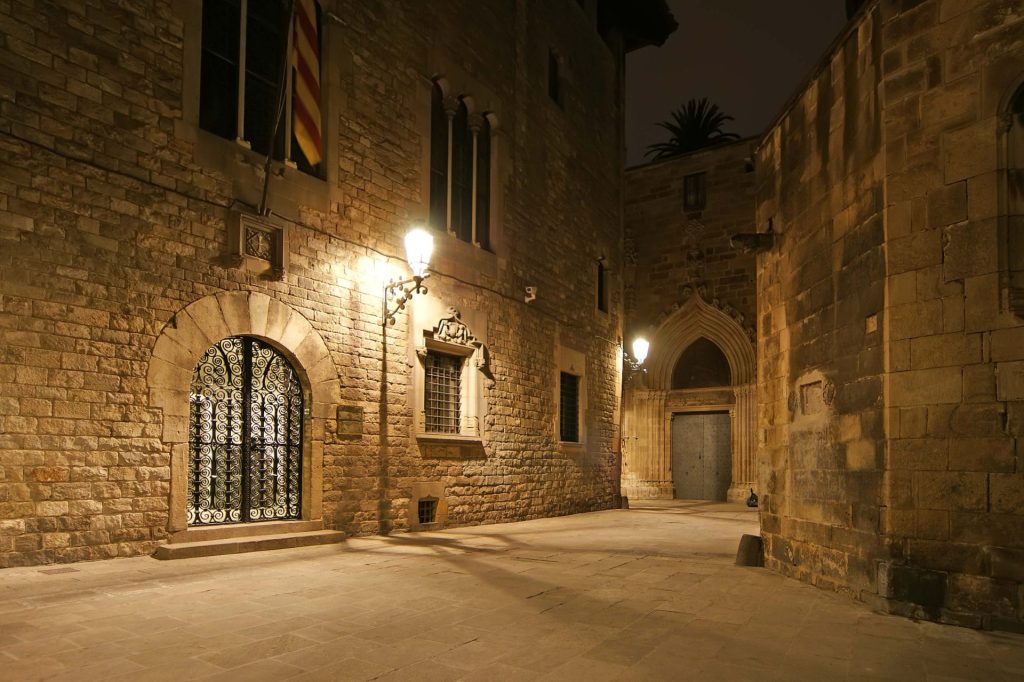 The old city streets of Barcelona, looking very calm in the evening during the low season.