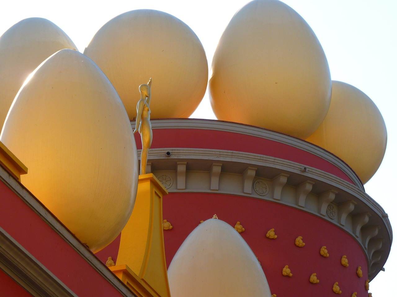 Image of the gigantic man made eggs placed on the top of the Dalí Museum in Figueres, close to Cadaqués. 