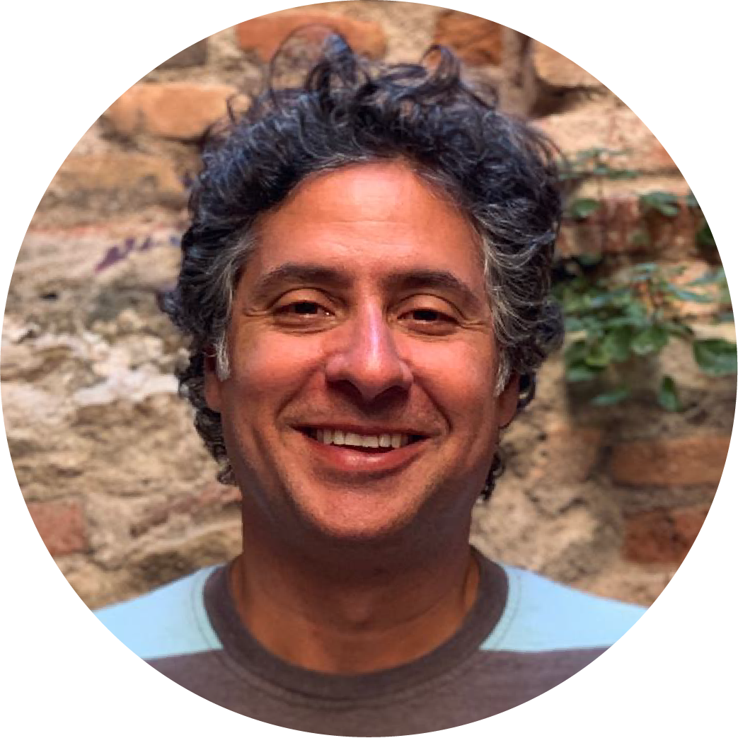 This is Lorenzo, from BrightSide Tours. Guia em español en Barcelona Lorenzo.